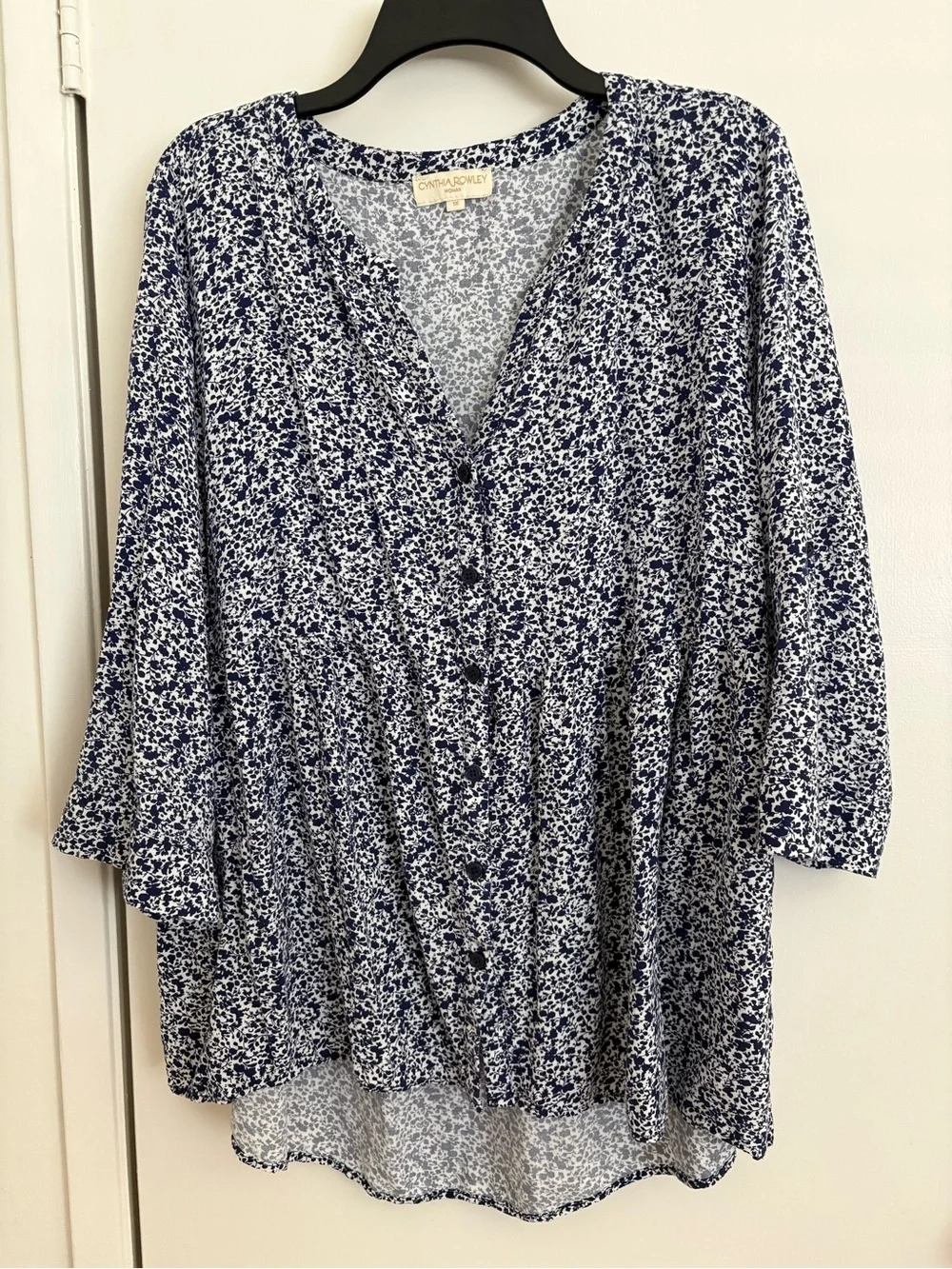 CYNTHIA ROWLEY Floral V-Neck Peplum Blouse in Navy and White